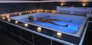 woman laying in sensory deprivation pool for float therapy